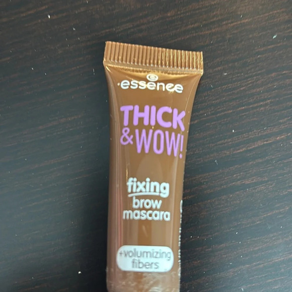 Essence Thick &?Wow fixing brow mascara - Picture 5 of 5